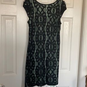Sleeveless laced dress